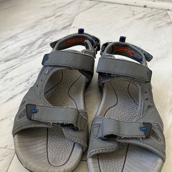 Boys Sandals size 5 - Picture 2 of 5